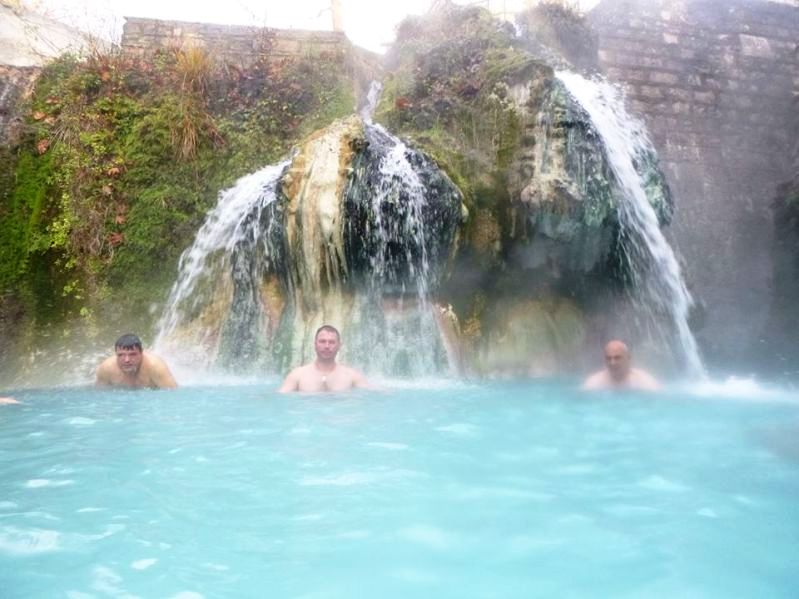 в термальных источниках